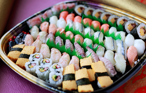 にぎり寿司の盛り合わせのご用命は横綱(河本食品)